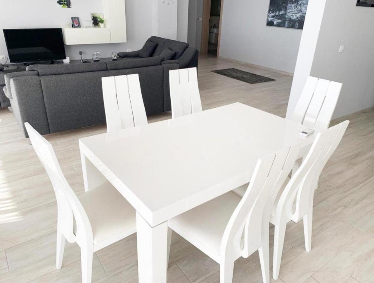 Sf Apartments Lux Добра-Вода Экстерьер фото
